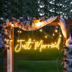 Just Married Neon Sign - AOOS Signs Photoboth Mariage, Commercial Signs, Wedding Wall Decorations, Wedding Wall, Wedding Neon Sign, Event Exhibition, Neon Wedding, Neon Light Signs, Neon Color