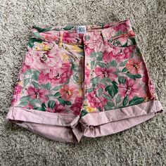 As Seen On Taylor Swift! Bought Used But Never Worn. In Great Condition. Trendy Pink Floral Print Shorts, Pink Floral High-waisted Shorts, Pink Floral Print High-waisted Shorts, Summer 25, Mom Shorts, Makeup Videos, Jean Shorts, Taylor Swift, Swift