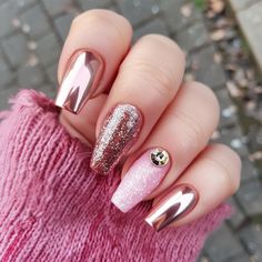 40 Trendy Chrome Nails That You'll Be Obsessed With Pink Chrome Nails With Stars, Rose Gold Chrome Nails Designs, Chrome Nails With Stars, Gold Chrome Nails Designs, Rose Gold Chrome Nails, Nails With Stars, Nails With Chrome, Gold Chrome Nails