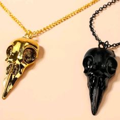 20.5 Inch (52 Cm) Necklace Features Pendant Of An Old-Fashioned Plague Doctor Mask (True Photos Shown For Comparison!) Optional Extender, Secured With Lobster Clasp Price Is For One Necklace- Gold-Tone Or Black! Please Specify When Choosing! Perfect For Halloween Or For Those Who Celebrate Halloween Year-Round! Plague Dr Mask, Plague Dr, Black Necklaces, Plague Doctor Mask, Beach Glass Necklace, Doctor Mask, Floral Statement Necklace, Thick Chain Necklace, Arrowhead Necklace