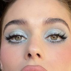 Late 80s Makeup, 60s Inspired Makeup Hooded Eyes, Pastel Blue Eye Makeup, 80s Blue Eyeshadow, Easy Blue Makeup, 70’s Makeup Looks, 90s Blue Eyeshadow, Sixties Makeup, Blue Eyeshadow Aesthetic