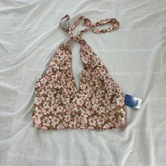 Floral Halter Top Size Medium Condition: Nwt Brand: Abound Color: Floral Details : - Self Tie - Smocked Back Spring Triangle Top With Floral Print, Spring Floral Print Triangle Top, Beach Floral Print Cotton Crop Top, Spring Floral Print V-neck Halter Top, Casual Floral Print Halter Top For Beach, Spring Triangle Top For Brunch, Casual Floral Print Triangle Top, V-neck Halter Top With Floral Print For Vacation, Spring Triangle Crop Top In Cotton