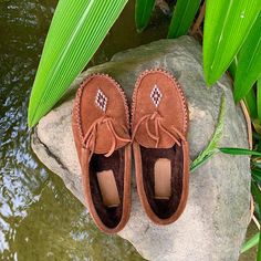 Hard To Find The Canoe Model With Fleece Lining. Soft, Malleable, And Comforting Are These Manitobah Moccasins. For A Short Period, These Lined Moccasins Were Used As Indoor Slippers And Were Never Worn Outside. There Are A Few Scuff Marks, And Some Natural Leather Imperfections, Nothing Too Obvious. They Have Plenty Of Life Left In Them And Want To Be Of Service. Size 6 Which Translates To About 6.5 In Women's. Condition Is Good. Casual Winter Moccasins With Rubber Sole, Winter Suede Moccasins With Round Toe, Winter Brown Moccasins With Rubber Sole, Casual Suede Slippers For Fall, Comfortable Brown Winter Moccasins, Casual Suede Moccasins For Winter, Casual Winter Suede Moccasins, Brown Slip-on Moccasins For Winter, Comfortable Fall Moccasins With Round Toe