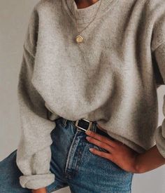 Winter Mode Outfits, 2020 Style, Beige Pullover, Look Retro, Pullover Outfit, Hijab Chic, Cute Outfits For School, Outfit Jeans, Pretty Clothes