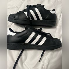 Brand New Has Never Been Worn, Still In Box Zapatillas Aesthetic, Addidas Shoes Outfits, Adidas Superstar Black, Adidas Short, Puff And Pass, Aesthetic Shoes, Shoes Adidas, Cheap Shoes, Dream Shoes