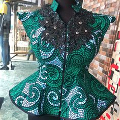 Dazzling Front Zipper Ankara Styles Ankara BlousesTops For Elegant Looks (17) Styles Ankara, Afrocentric Fashion, Women Blouses Fashion, Corporate Fashion