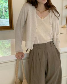 Japan Style Outfits Casual, Japan Casual Outfits, Celana Jogger Wanita, Korean Casual Outfits, Korean Girl Fashion, Mode Inspo, 가을 패션, Korean Outfits, Casual Style Outfits