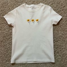 Size Small Never Worn. Yellow Sunflower Print Graphic Tee, Yellow Sunflower Print Top For Summer, Yellow Sunflower Print Short Sleeve Top, Yellow Sunflower Print Top For Spring, Casual Yellow T-shirt With Sunflower Print, Tops Brandy Melville, Brandy Melville Top, Brandy Melville Tops, Cute Summer Outfits