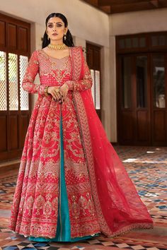 Erum Khan Gulabo Jahan Wedding Collection Original brand suit fabric and photography lite diffrance in actual print. Pakistani Boutique, Organza Lehenga, Pakistani Wedding Dress, Lehenga Style, Ayeza Khan, Luxury Wear, Cut Dress, Body On, Festive Wear