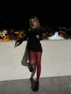 Colorful tights Colorful Tights, Red Tights, Red Stockings, Estilo Punk, Looks Street Style, Tights Outfit, Mode Inspo, Looks Style, Mode Inspiration