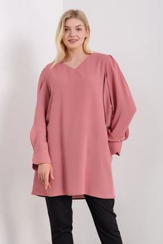 The versatile style of this top makes it easy to dress up or down, whether you pair it with jeans for a casual daytime look or dress pants for a night out. The flattering fit and flowy design make it perfect for any body type. Add a pop of color to your wardrobe with the vibrant range of colors available in this top. From classic black to khaki, there's a color to suit any taste! SPECS: Material: Polyester Color: Pink Fit: Relaxed Size: Oversized Sleeve: 3/4 Product Highlight: ● Simple and elega Leggings And Heels, Summer Tunic, Summer Tunics, Oversize Sleeves, Flowy Design, Pink Tunic, Pink Fits, Oversized Silhouette, Pink Top