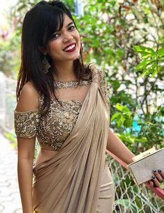 Golden Blouse Designs Latest, Mushanana Designs, Saree With Golden Blouse, Shoulder Blouse Designs, Cold Shoulder Saree Blouse, Cold Shoulder Blouse Designs, Golden Blouse Designs, Net Saree Blouse Designs, Net Saree Blouse