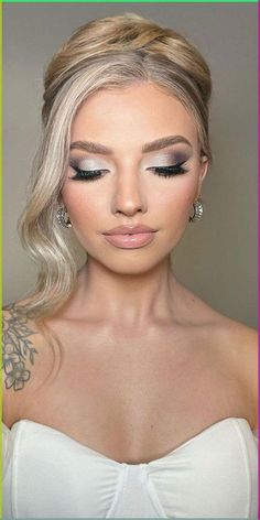 Makeup Look Glam, Makeup Looks Soft, Soft Glam Wedding Makeup, Soft Glam Wedding, Soft Glam Bridal Makeup, Make Up Soft, Bridal Makeup For Green Eyes, Soft Glam Bridal, Soft Makeup Look