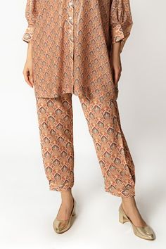 Pale peach tunic featuring paisley floral print all over with sequin detailing all over. Paired with a paisley floral pattern palazzo. - Aza Fashions Festive Paisley Print Sets, Festive Bohemian Paisley Print Sets, Floral Print Tunic, Pale Peach, Straight Kurta, Women Kurta, Paisley Floral, Print Tunic, Mandarin Collar