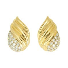 Flame design 18k yellow gold clip post diamond earrings with 18k posts and 14k clips 54 round brilliant cut diamonds H VS, approx. .70cts 18k yellow gold 14k yellow gold Stamped: 750 14k 16.1 grams Top to bottom: 22.5mm or 7/8 Inch Width: 14.5mm or 9/16 Inch Depth or thickness: 7.8mm Rendering Textures, Sapphire And Diamond Earrings, Rings Luxury, Flame Design, Swirl Earrings, Retro Earring, White Gold Set, Antique Vintage Jewelry, Design Earrings