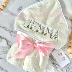 Custom embroidered hooded baby towel in white super soft coral fleece with tulip font design or blue paper boat design. Towels are approximately 30x30" 🎀I am usually able to ship fairly quickly within 2-6 days after purchase but give up to a 7-10 day grace period since these are a custom item professionally made by me 💕 If you need an order by a certain date I can usually accommodate or you can add the RUSH option to your cart and items will be processed within 1-2 days max. Please fully read Monogramming Ideas, Towel Embroidery Designs, Embroidering Machine, Embroidered Bath Towels, Monogram Baby Girl, Machine Applique Designs, Toddler Bath, Towel Girl, Hooded Towels