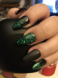 Wicked The Movie Nails, Emerald Green Halloween Nails, Wicked The Musical Nails, Black Nails With Green Glitter, Dark Spooky Nails, Black And Green Halloween Nails, Green And Black Halloween Nails, Halloween Green Nails