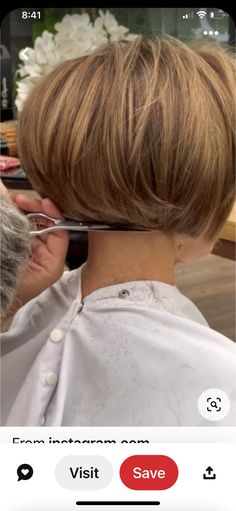 Grey Hair And Glasses, Haircuts 2024, Stacked Haircuts, Short Bobs, Messy Bob Hairstyles, Stacked Hair, Chic Short Hair, Liquid Silver, Pixie Haircut For Thick Hair