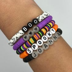 Cute Halloween Beaded Bracelets, Bracelet Ideas For Clay Beads, Dark Clay Bead Bracelet, Clay Bead Bracelet Business Name Ideas, Halloween Clay Beads Ideas, Preppy Halloween Bracelet, Cool Beads Bracelets