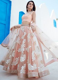 Peach Mirror Embroidered Net Lehenga– Lashkaraa Lehenga Floral, Lengha Dress, Peach Mirror, Simple Lehenga, Organza Lehenga, Net Top, Net Lehenga, Pink Lehenga, Fancy Dress Design