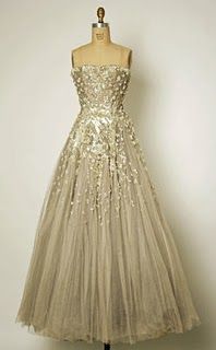 Dream Red Carpet Dress: Nothing says "Hollywood glamour" better than vintage Dior. #9redcarpet Detail Couture, 파티 드레스, Dior Vintage, فستان سهرة, Vestidos Vintage, Moda Vintage, Gorgeous Gowns, Mode Vintage, Wedding Dresses Vintage