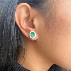 JE0537-EM-ENWH-Y 'Queen' Emerald Oval Studs with White Enamel in 18K Yellow Gold Approx. gemstone Wt: 3.49 Carats (Emerald) Luxury Oval Emerald Gemstones, Luxury Green Cabochons, Luxury White Gold Oval Cabochons, Luxury Oval Tsavorite Jewelry, Elegant White Gold Oval Cabochons, Luxury Green Oval Gemstones, Elegant Round Tsavorite Gemstones, White Gold Diamond Oval Cabochons, Elegant Green Gemstone Cabochons