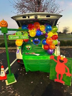 Sesame Street Truck Or Treat, Sesame Street Trunk Or Treat Ideas For Cars, Trunk Or Treat Ideas Sesame Street, Elmo Trunk Or Treat Ideas, Trunk Or Treat Daycare, Sesame Street Halloween Decorations, Muppets Trunk Or Treat, Oscar The Grouch Trunk Or Treat, Kids Trunk Or Treat Ideas