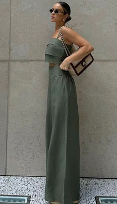 Outfit Elegantes, Wide Leg Pants Outfit, Trending Fashion Outfits, Set Outfit, Dress Sewing Patterns, Fashion Poses, Guest Dresses, Sewing Dresses, Simple Outfits