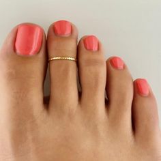 SAME DAY SHIPPING on orders received by 12 PM PST FREE FIRSTCLASS SHIPPING in U.S. on orders $35.00 or more! FREE INTERNATIONAL FIRST CLASS on orders $100.00 or more! SIZING METHOD for Toe or Midi Rings: 1) For Toe Rings, use half of your shoe size, or your full pinkie size (80% accurate) 2) Measure your Toe/Finger using a string or Dental Floss       * With a piece of string or dental floss, wrap it snugly but not tight at the part of the toe/midi where you want the ring will lay (on the toes, Toes Ring Silver, Toe Ring Designs, Gold Toe Rings, Silver Toe Rings, Zierlicher Ring, Knuckle Ring, Dental Floss, Midi Rings, Toe Ring