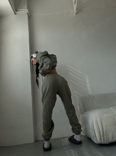 Sweater size: Size Shoulder Width Bust Length S 56 60 51 M 58 62 52.4 L 60 64 54 Sweatpants size: Size Waist Hip Pants Length S 68 112 99 M 72 116 101 L 76 120 103 Unit of measurement: cm. Due to different measurement methods, it is normal to have an error range of 1-3cm, please understand. Applicable age: 18-25 years old Material: Cotton Size: S M L Color classification: green/spot green/pre-sale Item number: KK-0547 Ingredient content: 31% (inclusive)-50% (inclusive) Market Year Season: Fall 2 Casual Khaki Hoodie For Loungewear, Cozy Streetwear Pants With Pockets, Green Winter Tracksuit For Loungewear, Cozy Solid Color Sweatpants For Streetwear, Oversized Sportswear Bottoms For Loungewear, Khaki Sweatpants With Pockets For Loungewear, Baggy Sweats With Ribbed Cuffs For Loungewear, Baggy Khaki Pants For Loungewear, Relaxed Fit Tracksuit With Drawstring For Streetwear