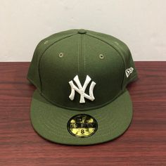 Brand - New Era Hat Model - 59fifty Hat Type - Fitted Team - New York Yankees League - Mlb Color - Green & White Condition- Brand New Age - Adult Sizes Available; 7 3/4, 8 Classic Green Baseball Cap With Flat Brim, Classic Green Flat Brim Baseball Cap, Pj Fits, Hat New York, Hat Model, Streetwear Ideas, Dope Hats, Famous Stars And Straps, 59fifty Hats