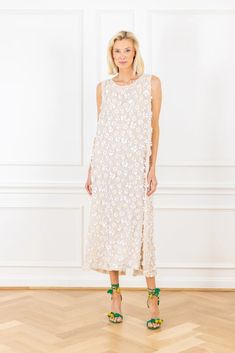 Beige Daisy Appliqué Maxi A-Line Dress – La Vie Style House Inspired Aesthetic, Summer Events, White Beige, Retro Inspired, Round Neckline, Family Photos, A Line Dress, Vintage Inspired, Daisy