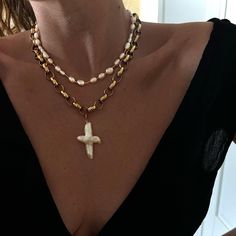 Material: Pearl Fashion Element: Smiling Face Style: Retro Chunky Pearls, Beaded Cross, Cross Chain, Cross Pendant Necklace, Unique Aesthetic, Pearl Chain, Girls Jewelry, Gold Pendant Necklace, Baroque Pearls