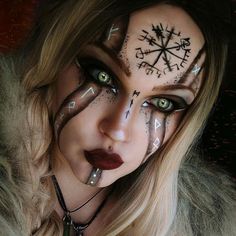 Lagertha Face Paint, Freya Makeup, Viking Make Up Woman, Modern Viking Fashion, Warrior Makeup, Viking Halloween Costume, Viking Makeup, Vikings Halloween, Maquillage Halloween Simple