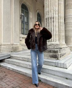 Jeans And Fur Coat Outfit, Fur Coat And Jeans, Fur Coat Casual Outfit, Black Fur Coat Outfit Street Style, Winter Going Out Outfit Night Bar, Brown Fur Coat Outfit, Fur Coat Aesthetic, Fur Jacket Outfit, Dinner Outfit Winter