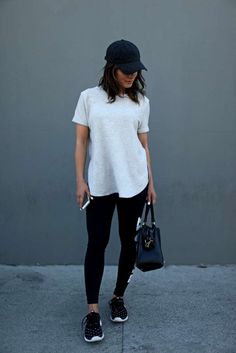 Outfit Leggins, Nike Casual Outfit, Casual Athletic Outfits, Comfy Casual Summer Outfits, Sporty Summer Outfits, Outfits Leggins, Airplane Outfits, Look Legging, Casual Weekend Outfit