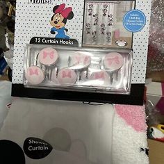 minnie mouse cupcakes are in the package