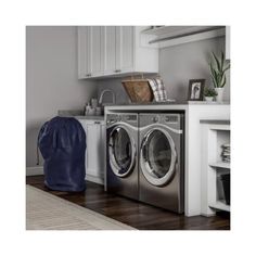 The heavy duty Jumbo Laundry bag by Hastings Home will make it a breeze to transport your laundry! This bag is made from tear resistant nylon, making It'sturdy enough to hold up to approximately 40 lbs. of clothing. Ideal for people who live in apartments or dorms and need to travel with their laundry. Can also be used as a hamper liner, or even as storage for camping or athletic gear! Convenient and machine washable with a locking drawstring clo Apartment Storage, Dream Laundry Room, Laundry Essentials, Laundry Room Diy