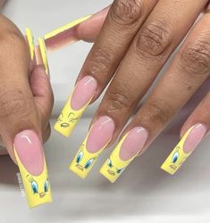 Unusual Nail Designs, Bird Nails, Cartoons Movies, Glitter Nails Acrylic, Tweety Bird, Bling Acrylic Nails, Yellow Nails, On My Own, Nail Art Inspiration