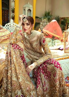 Yellow Sharara Suit Short Kameez, Brides Mehndi, Yellow Sharara Suits, Yellow Sharara, Dress Shorts Outfit, Pakistani Brides, Pakistani Bridal Dress, White Lehenga, Asian Wedding Dress