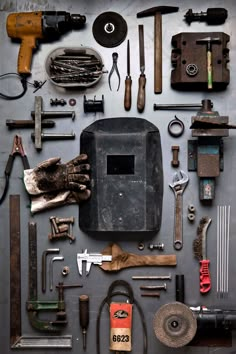 there are many different tools on the wall