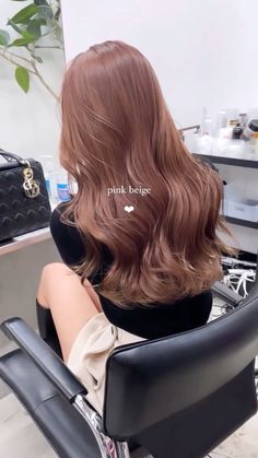 hair inspo milk tea beige pink neutral Brownish Pink Hair Color, Rose Gold Ash Brown Hair, Beige Milk Tea Hair, Caramel Pink Hair, Milk Tea Pink Hair Color, Rose Gold Brown Hair Color, Pink Beige Hair Color, Kotori Beige Hair, Milk Tea Hair Color Warm Tone