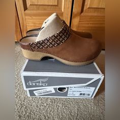 Brand New Dansko Bev Burnished Nubuck Leather Tan Clog Us Women’s Sz 37 ( 6.5 / 7 ) Beige Slip-on Clogs With Leather Sole, Brown Slip-on Clogs With Leather Sole, Brown Suede-lined Clogs With Round Toe, Brown Synthetic Slip-on Clogs, Brown Slip-resistant Synthetic Clogs, Dansko Shoes, Nubuck Leather, Mule Clogs, Mules Shoes