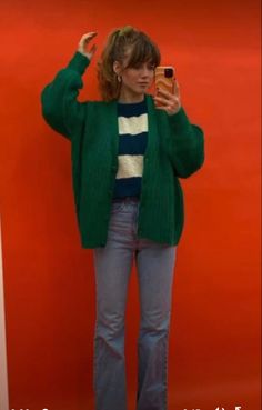 Colorful Fall Outfits 2022, Primary Color Outfit Aesthetic, Colorful Minimalist Outfit, Fall Outfits Colorful, Colorful Sweater Outfit, Nyc Fall Street Style, Colorful Winter Outfits, Colorful Fall Outfits, Montreal Fashion