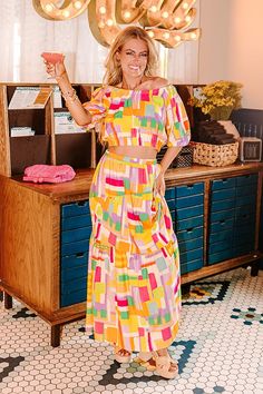 - Spread some sunshine in this vibrant skirt! - Colorful material with a geometric print - A built-in partial lining that ends knee length - An elastic waistline - A flowy silhouette that ends in a maxi length hemline Colorful Geometric Pattern, Loose Sleeves, Be Bold, Geometric Print, Maxi Skirt, Knee Length, Geometric Pattern, Crop Top, Sleeve Length