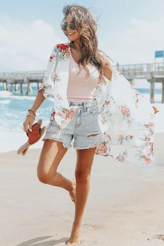 White Garden Romance Floral Kimono Cover Up White Kimono For Brunch In Summer, Beach Holiday Fashion, Kimono Floral, Sheer Kimono, Bohemian Pattern, White Garden, Floral Print Chiffon, Floral Collection, China Dress