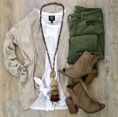 Comfy Fall Outfits, Fall Transition Outfits, Transition Outfits, Green Pants, Looks Chic