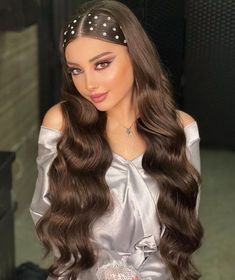 Peinados Elegantes Sueltos, New Year Hairstyle, Choppy Haircuts, Long Hair Wedding Styles, Prom Hairstyles For Long Hair, Fancy Hairstyles, Wedding Hairstyles For Long Hair