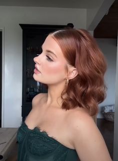 Short Hairstyle Event, Short Curled Hair Wedding, Shoulder Length Hair Dos For Wedding, Short Hair Red Carpet Looks, Formal Hair Ideas Medium Length, Short Hairstyle Homecoming, Homecoming Hair Ideas For Short Hair, Short Bob Bridesmaid Hairstyles, Shoulder Length Hairstyles Updos Half Up