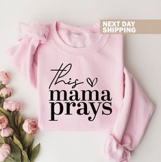 This Mama Prays Sweatshirt, Christian Mom Crewneck, Mom Appreciation Gift, Mothers Day Gift, Mama Life Shirt, Mom Birthday Sweater Gift Hi! Welcome to the TeeScape! It's great to see you here! Our shirts are clean, high quality and soft. It is prepared quickly by our store! Enjoy your shopping! It is a pleasure for us to help you with your questions and you can reach us at any time. F I T ∙ S I Z I N G -->Women's sizes are narrower than the waist -->Sleeves are rolled up in some product pictures Crew Neck Slogan Top For Gift, Slogan Tops For Mother's Day Gift, Letter Print Crew Neck Tops For Gifts, Pink Crew Neck Sweatshirt For Mother's Day, Slogan Crew Neck Top As Gift, Crew Neck Slogan Top As Gift, Mother's Day Gift T-shirt With Lettering, Mother's Day T-shirt With Lettering As A Gift, Mother's Day Slogan Top As Gift